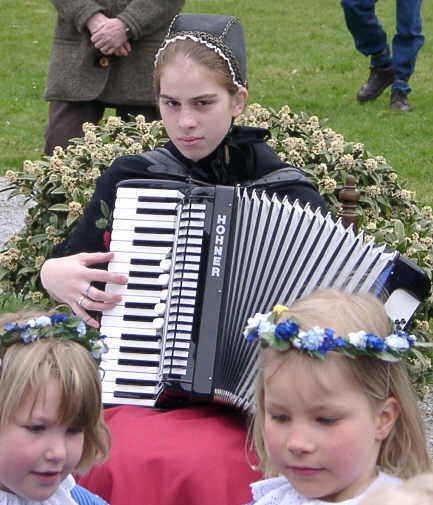 Angela,eine von zwei Musikerinnen